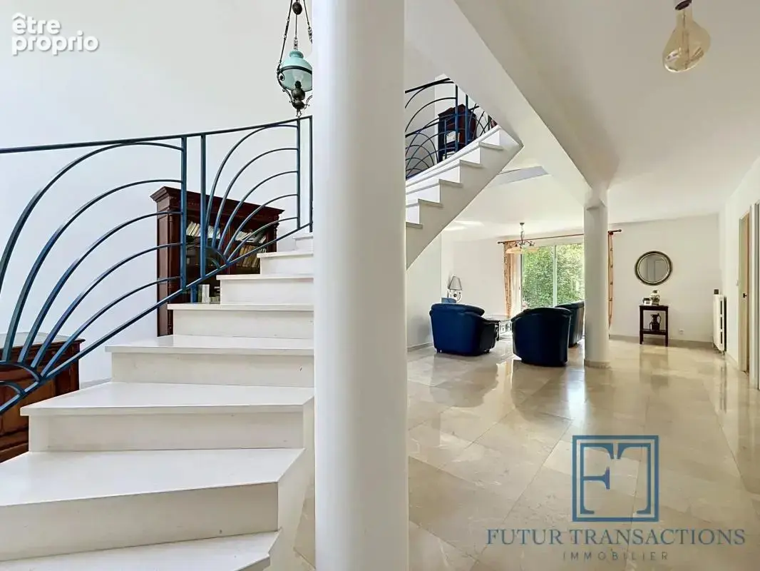 Maison 200 m² Voisins-le-Bretonneux - photo 7