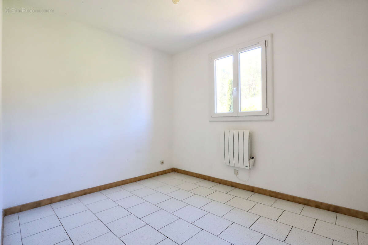 Maison à SOLLIES-TOUCAS