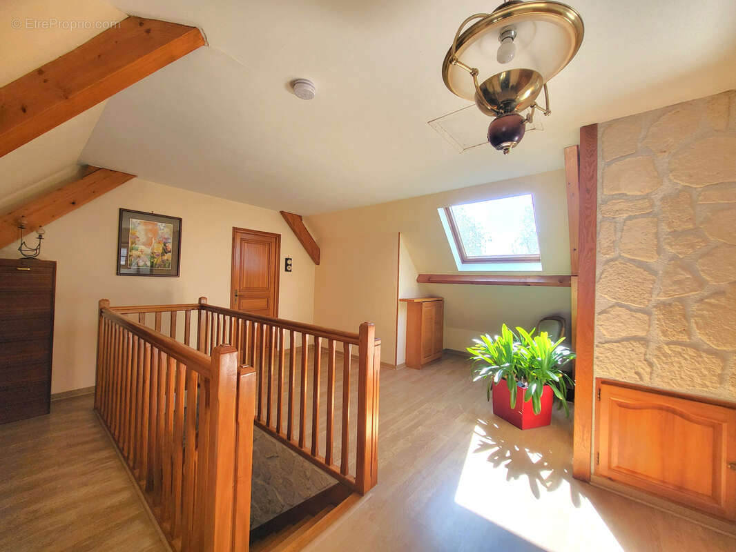 Maison à VAUX-LE-PENIL