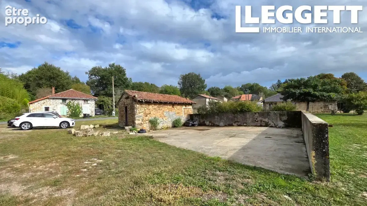 Fermette rénovée 4 chambres avec grandes granges, 2,4 ha et potentiel professionnel près de Saint-Christophe - photo 9