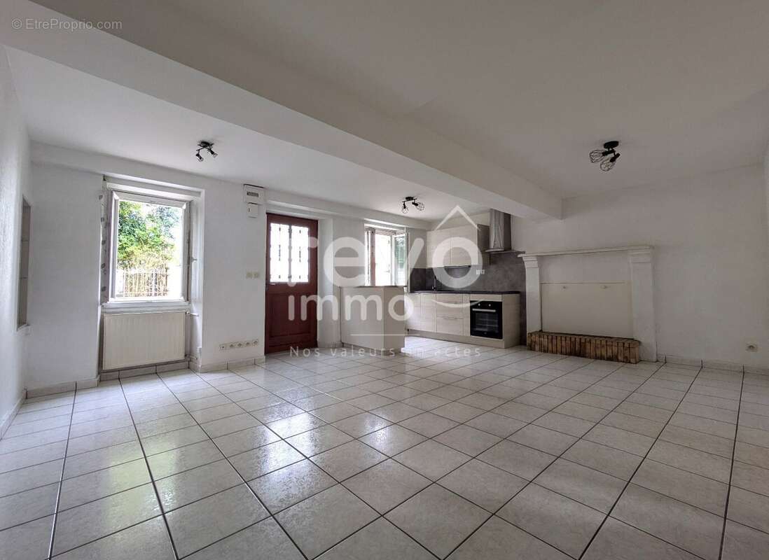 Maison à SAINT-COLOMBAN