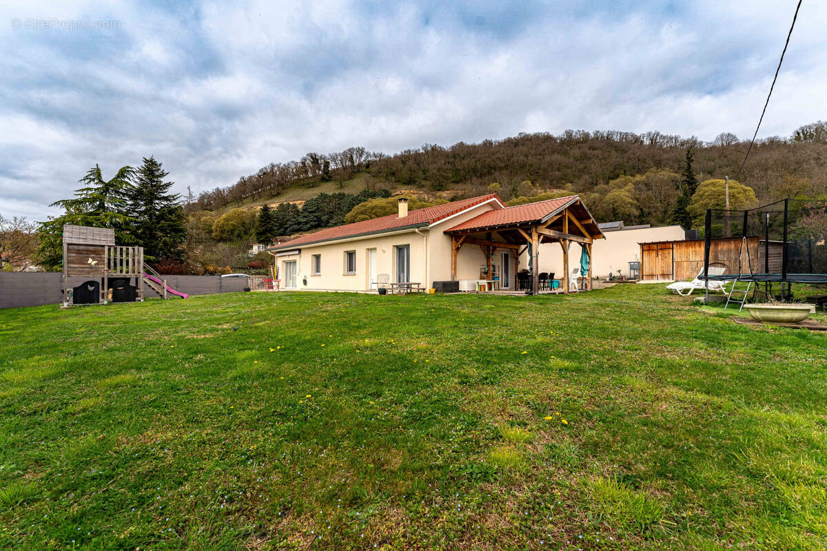 Maison à FRONTONAS