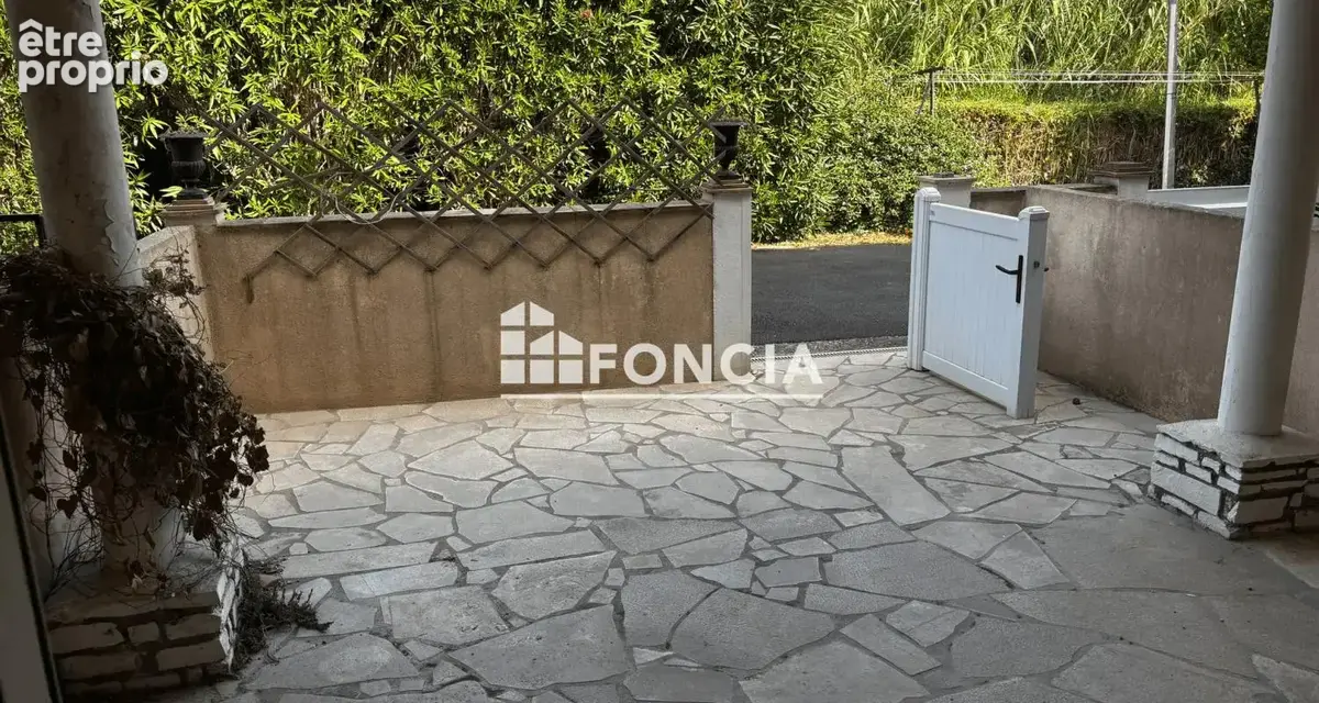 À VENDRE – Appartement en rez-de-jardin avec grande terrasse - photo 8