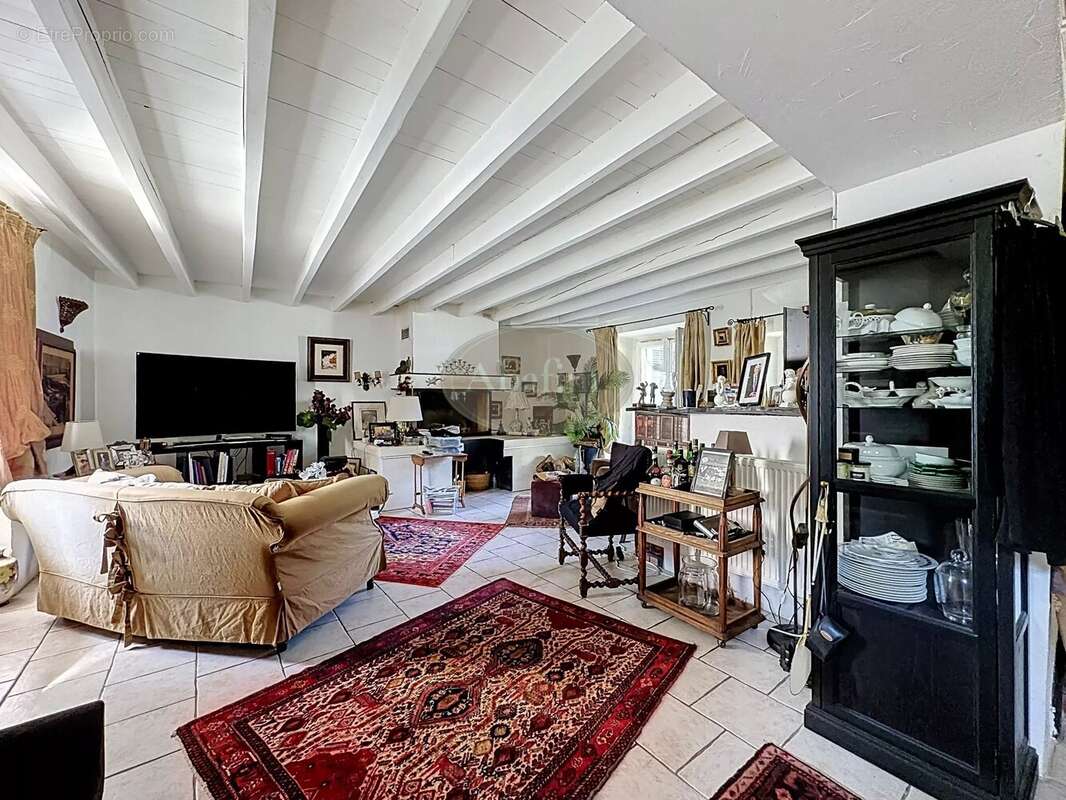 Maison de caractère avec dépendance - photo 5