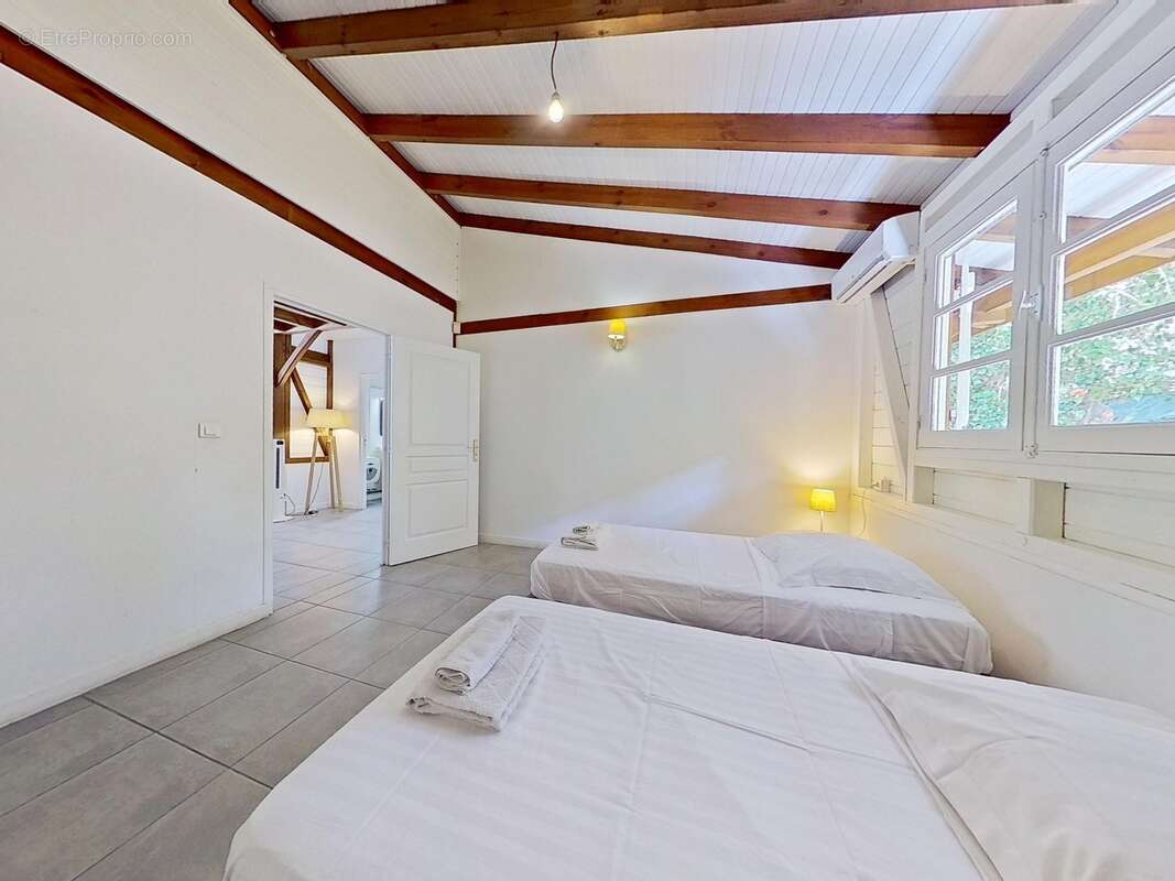 LES TROIS ILETS VILLA P6 bis -165 m² Hab / - Terrain de 986 m² - Piscine - Plain pied - A Vendre Martinique (972) - photo 14