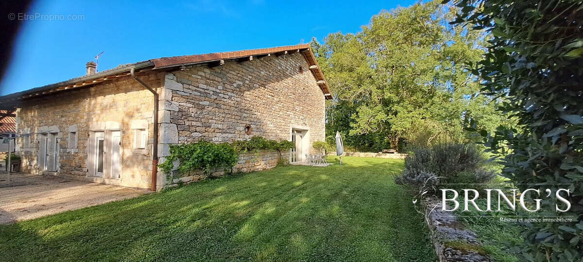 Maison à SAINT-ETIENNE-DU-BOIS