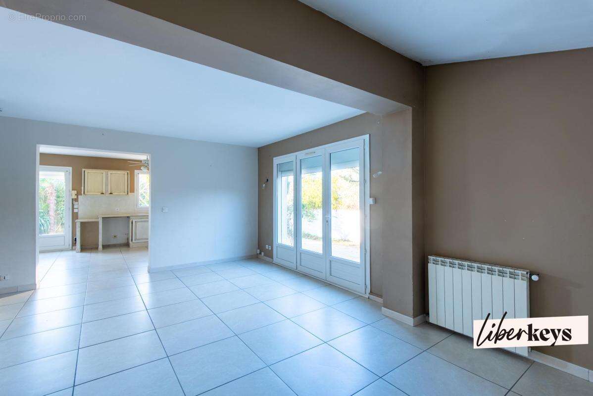 Maison à PELISSANNE