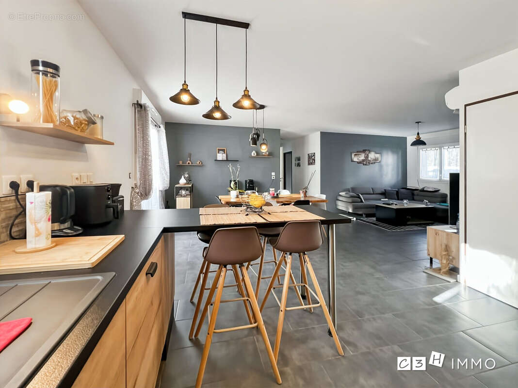 Maison à LAVERNOSE-LACASSE