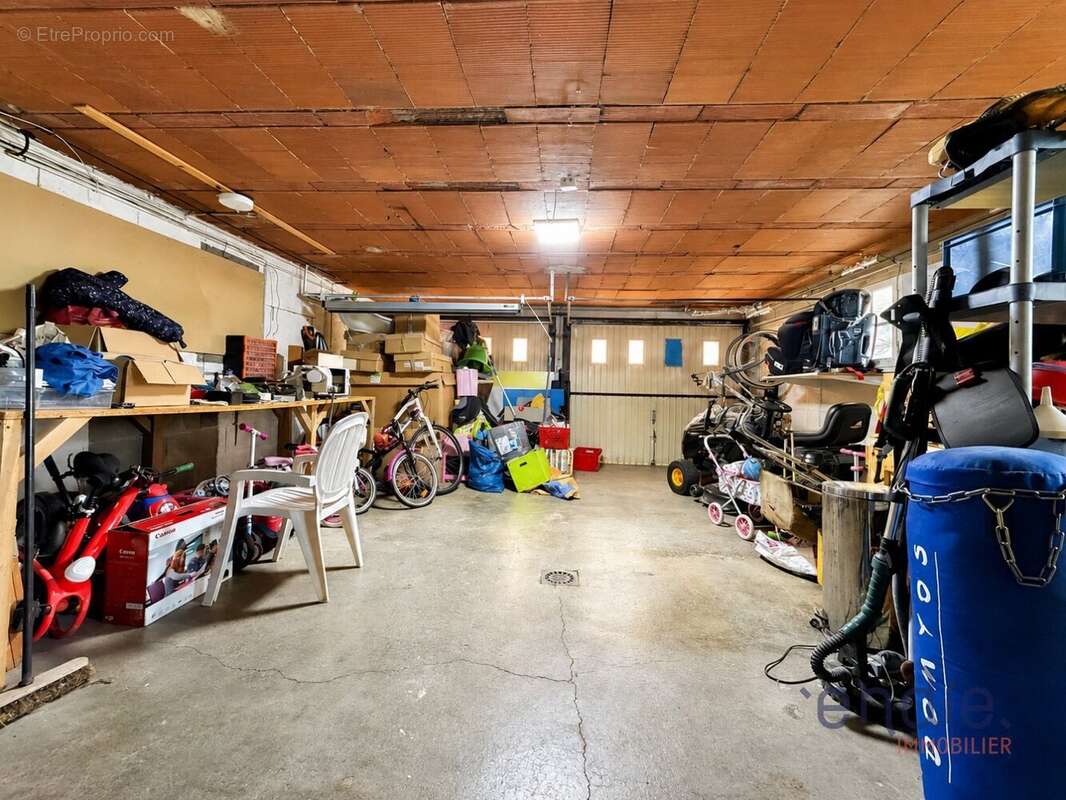 Spacieuse maison familiale de 226 m² avec sept chambres et piscine - photo 17