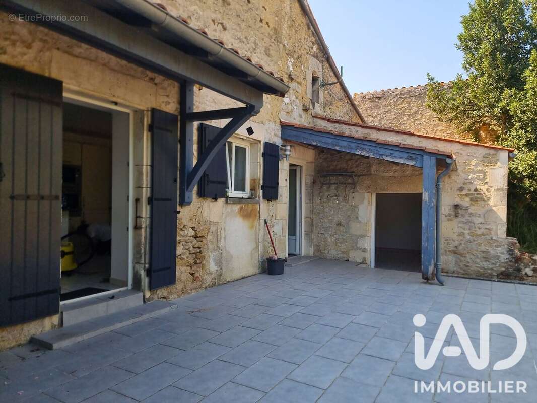 Maison 157 m² à Breuil-Magne  - photo 3