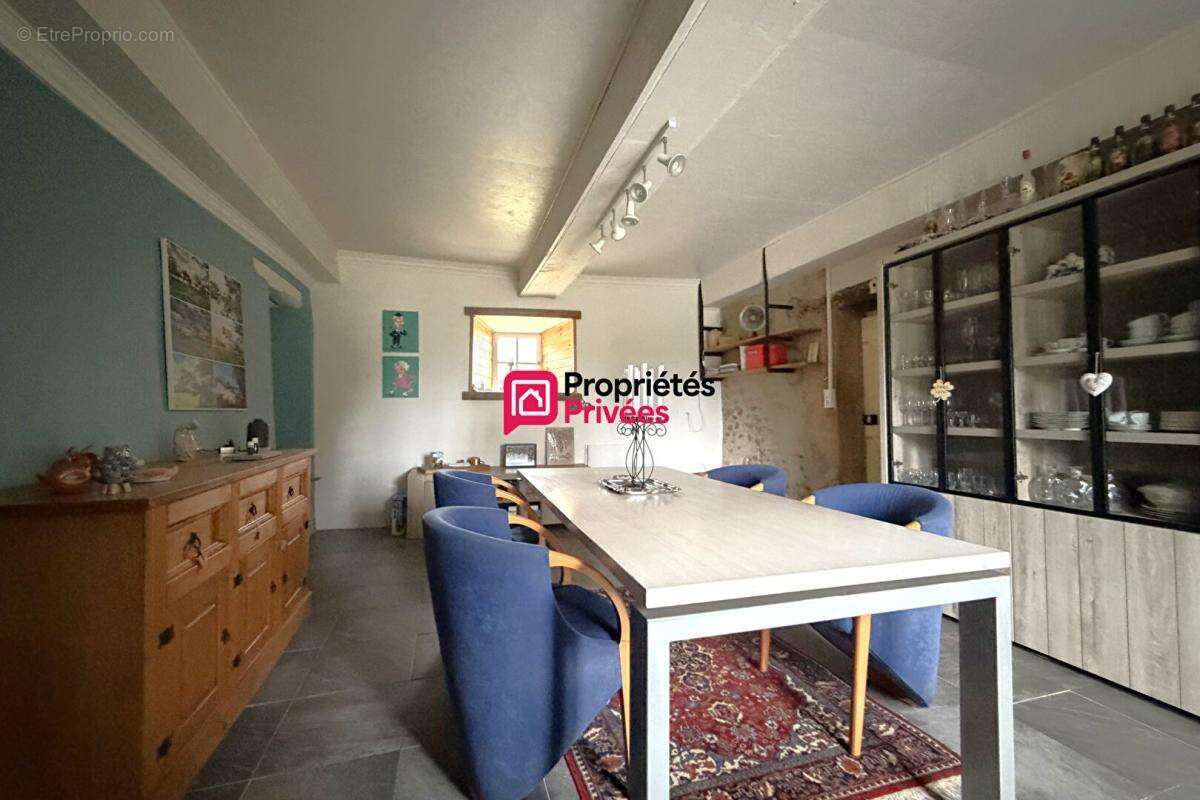Maison T6 avec dépendances à vendre Saint Priest Des Champs  de 200 m2 - photo 8