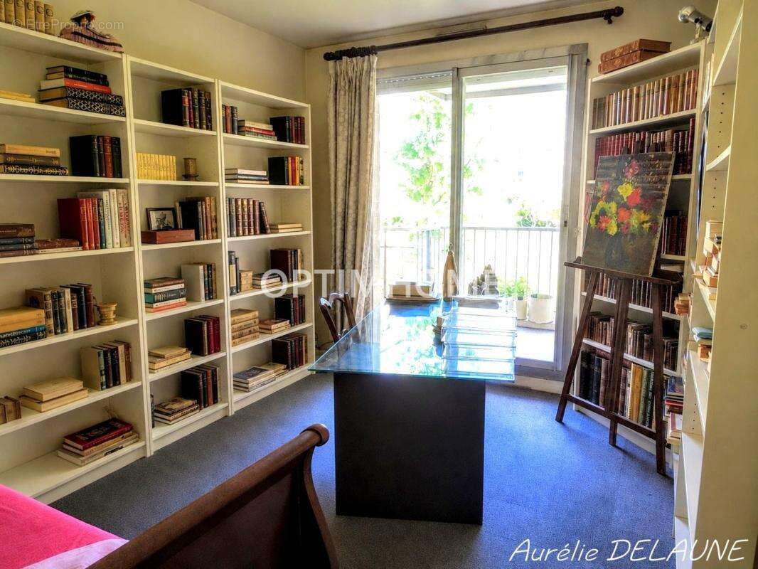 Appartement 92m2 - T4 - 2 chambres - Balcon - Cave - Box - Proche centre-ville et gare RER D - photo 7