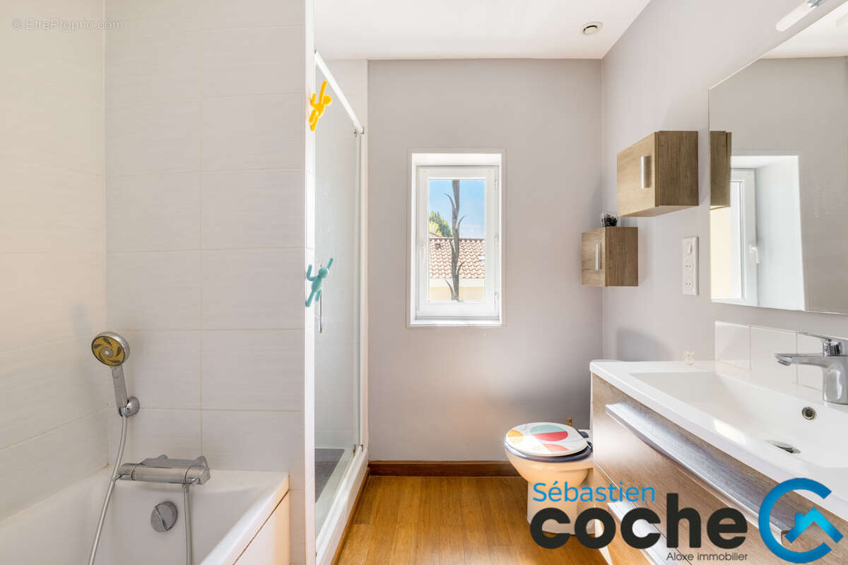 Maison à SAINT-BONNET-DE-MURE