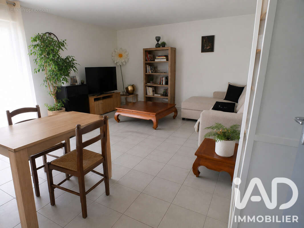 Appartement 78 m² à Lons  - photo 2