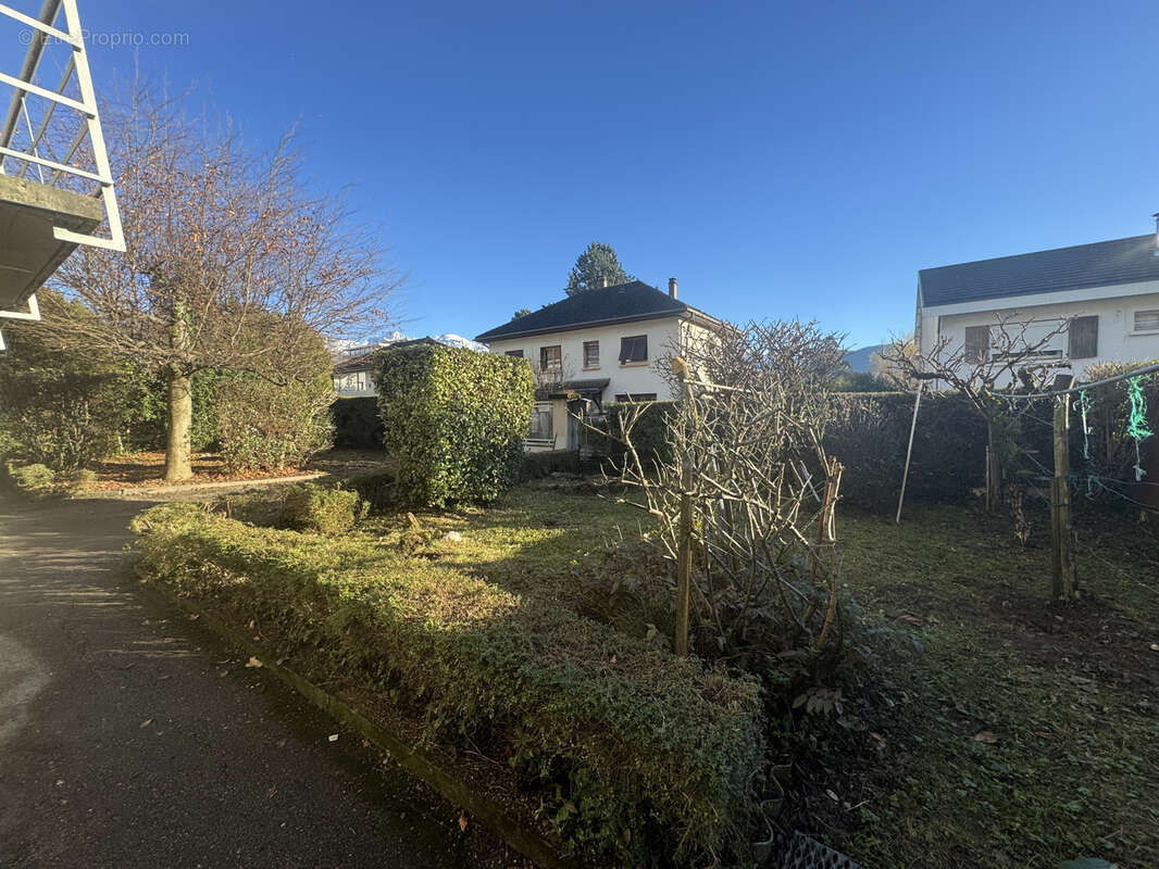 Maison à MEYLAN