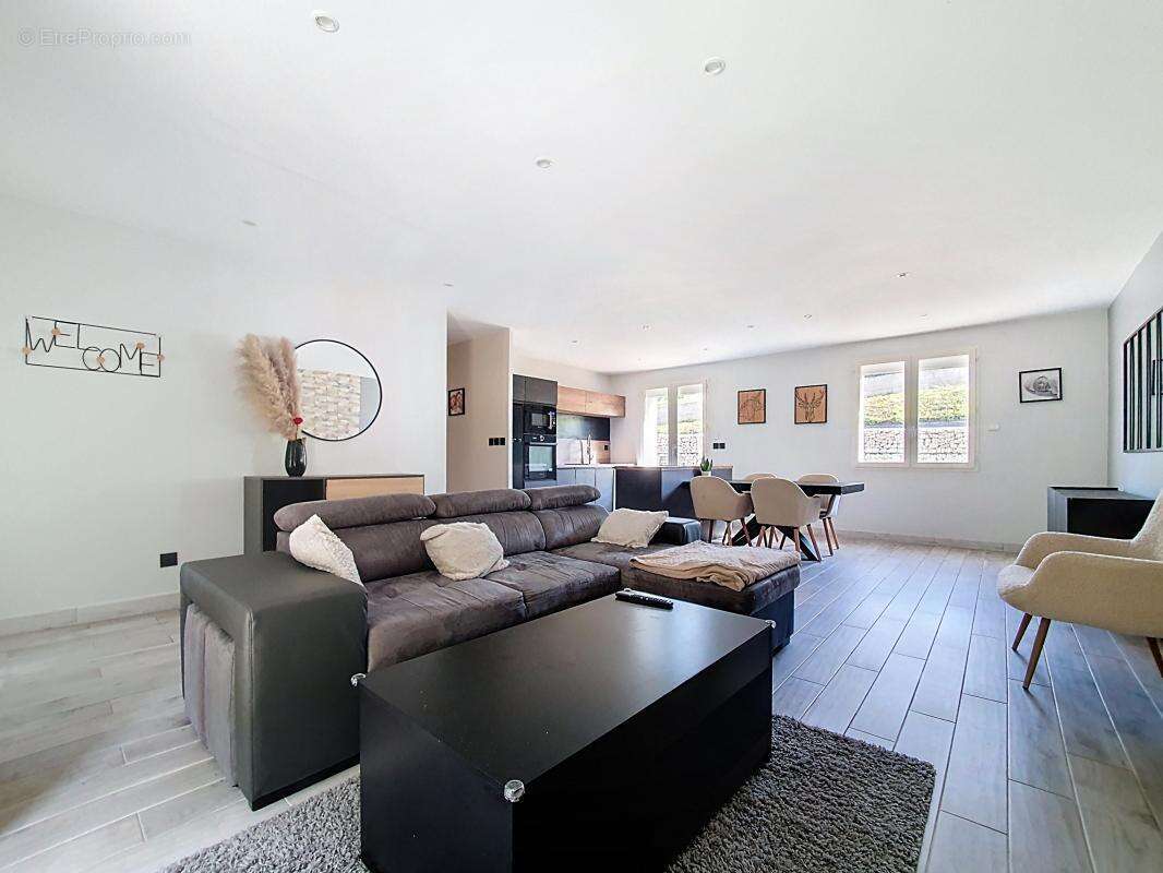 Maison à PONT-EVEQUE