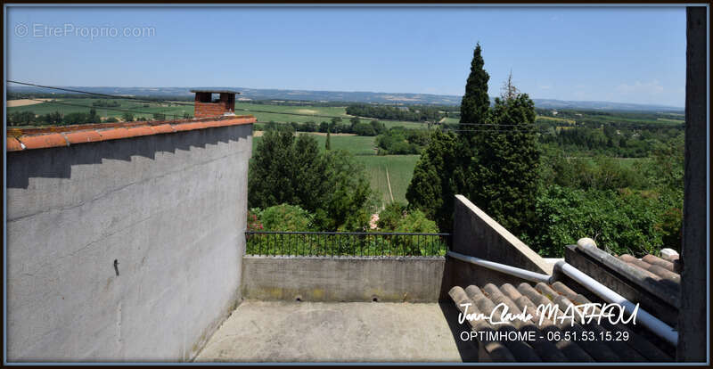 Maison de village T3 78 m2 avec terrasse abritée, garage et vue dégagée - 11400 - photo 5