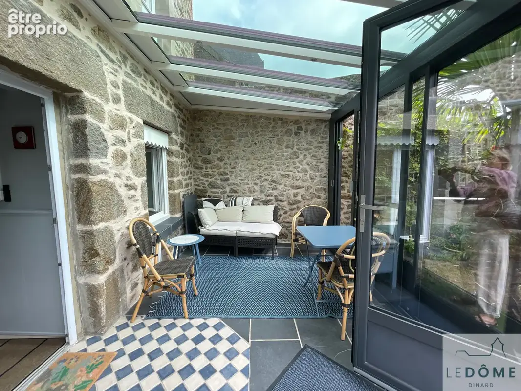 DINARD - Maison en pierres en bon état 5 chambres petit jardin - photo 2