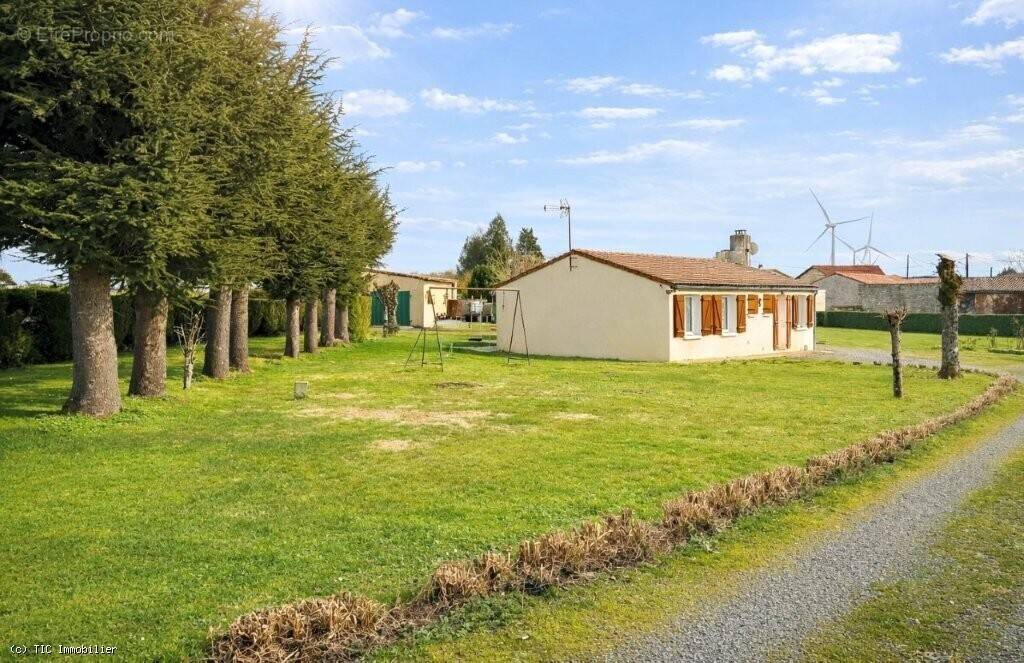 Maison à RUFFEC