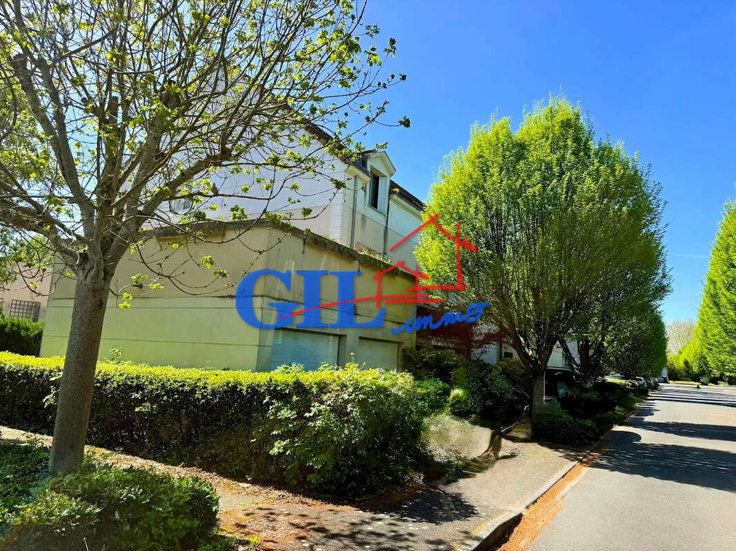 Appartement à SAVIGNY-LE-TEMPLE