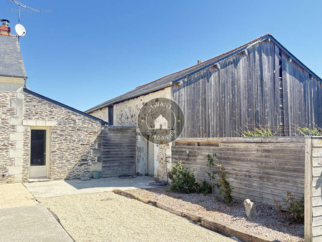 Belle longère ligérienne avec piscine et hangar - photo 22