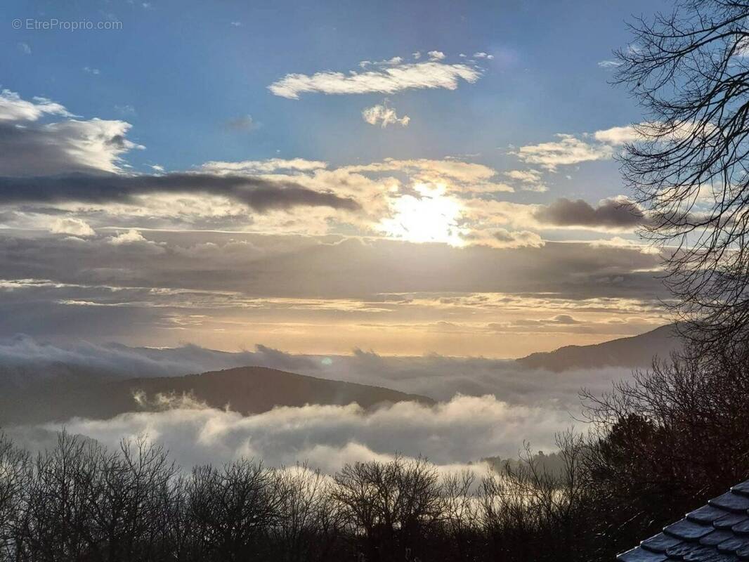 Maison à LE COLLET-DE-DEZE