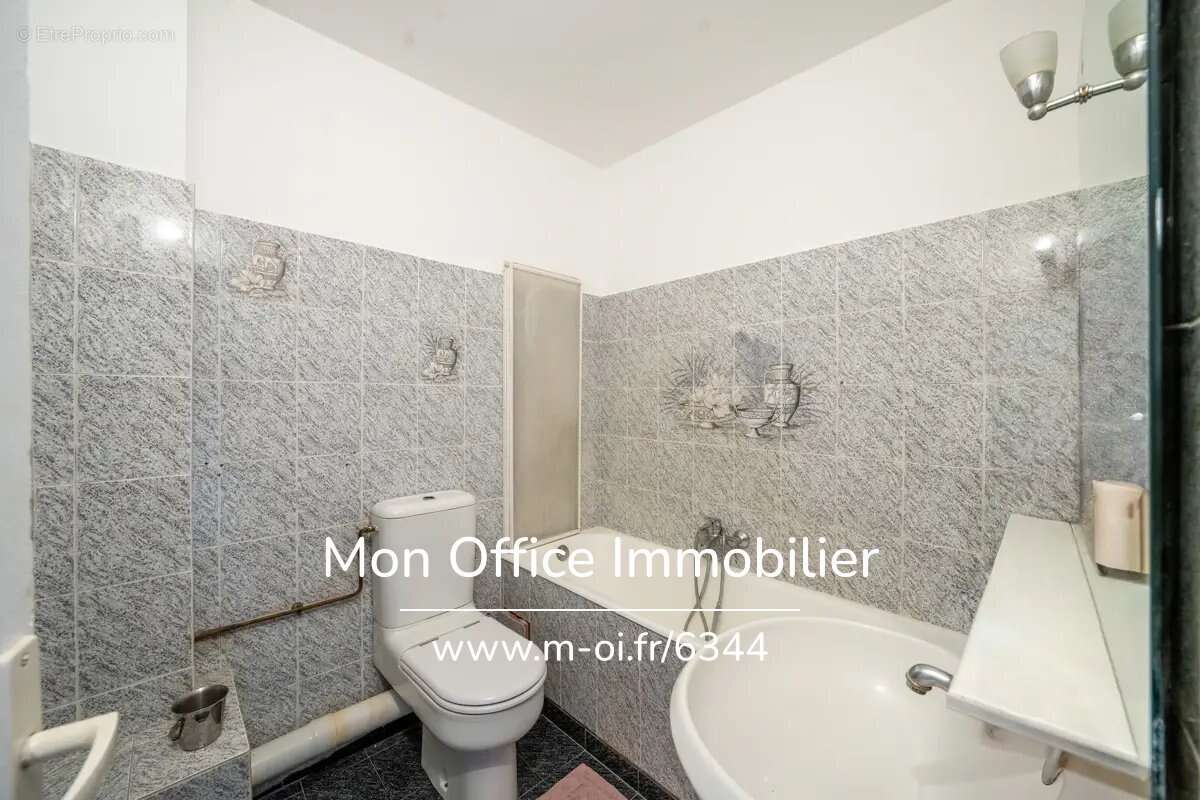 Référence : 6344-MCO - Exclusivité Appartement 1/2  pièces d'une surface de 35 m2 au dernier étage plus parking privatif et cave - photo 4