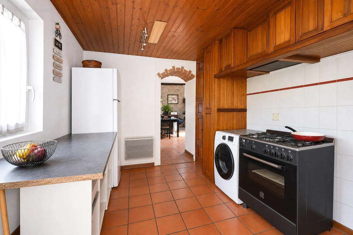 Maison de 7 pièces de 220 m² situé au Martinet - photo 10