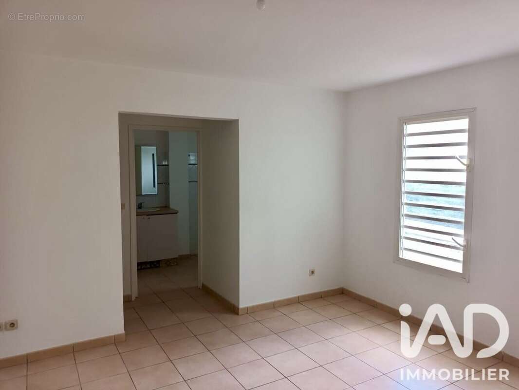 Appartement 46 m² à Les Abymes  - photo 2