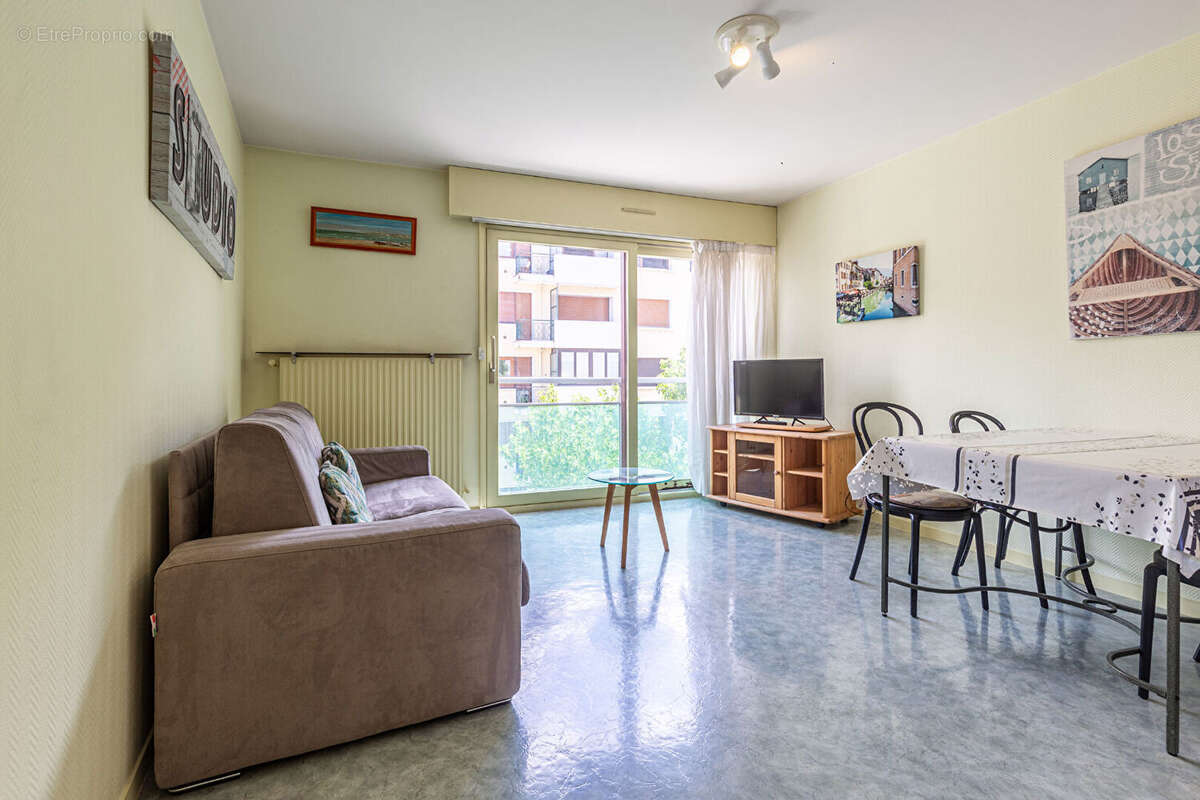 Agence immobiliere laforet - exclusivite - "tulipe" - annecy - hyper-centre - appartement t2 de 42,55m² - balcon - cave - photo 2