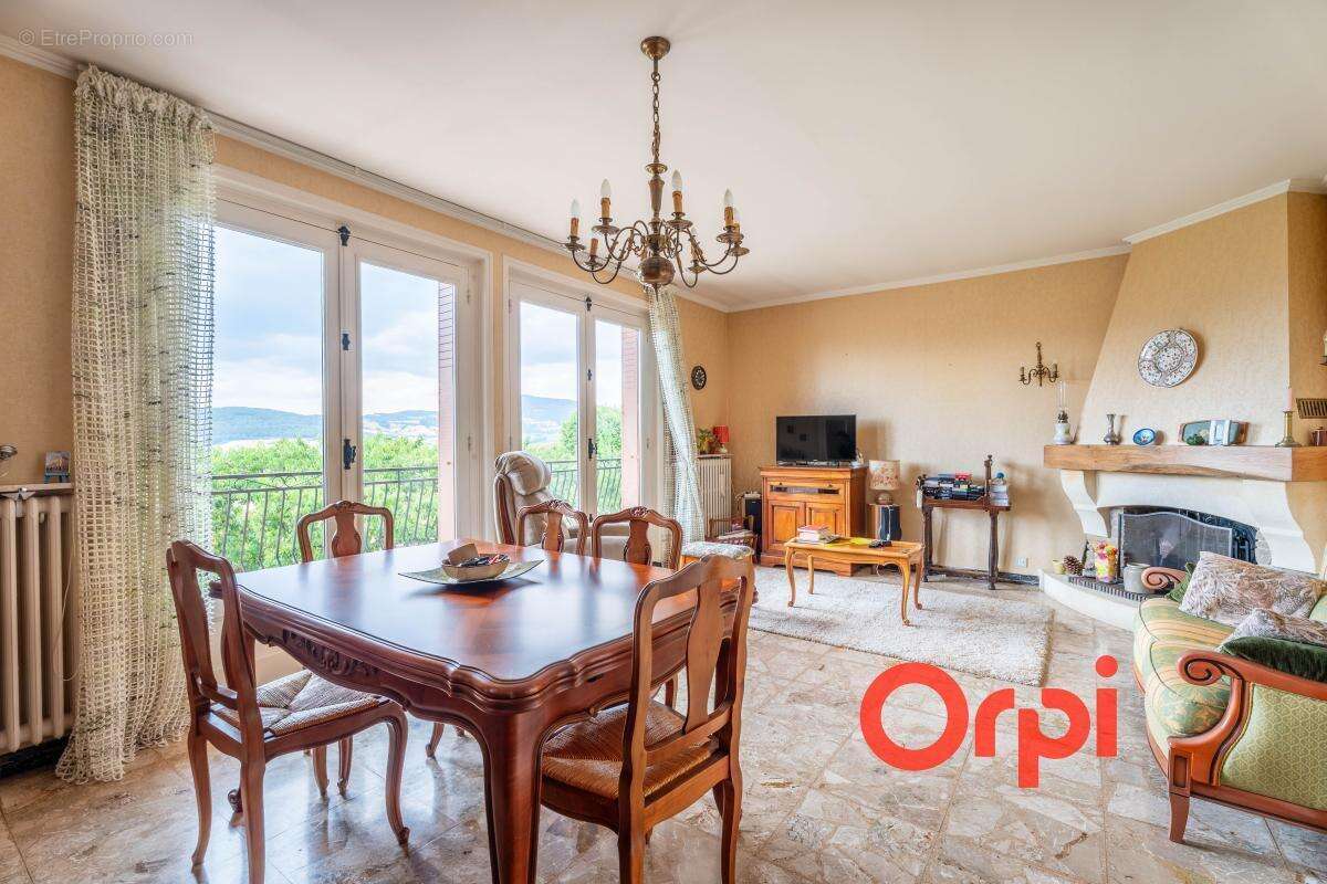 Maison familiale de 150 m² avec appartement indépendant, sous-sol complet et terrain de 999 m² - photo 4