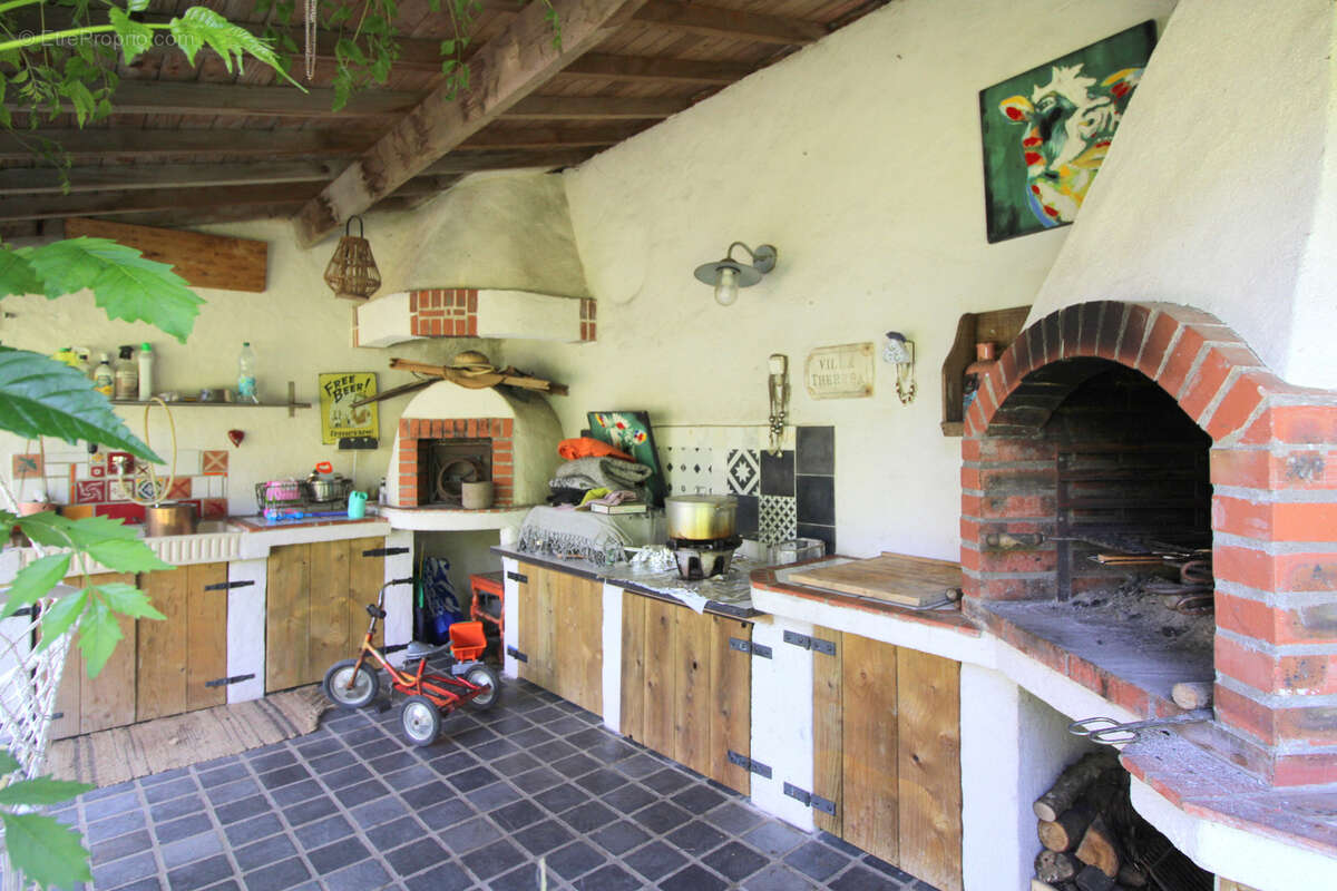 Entre Dreux et Villemeux-sur-Eure, longère de 6 pièces sur un jardin clos d'env. 570 m2. - photo 3