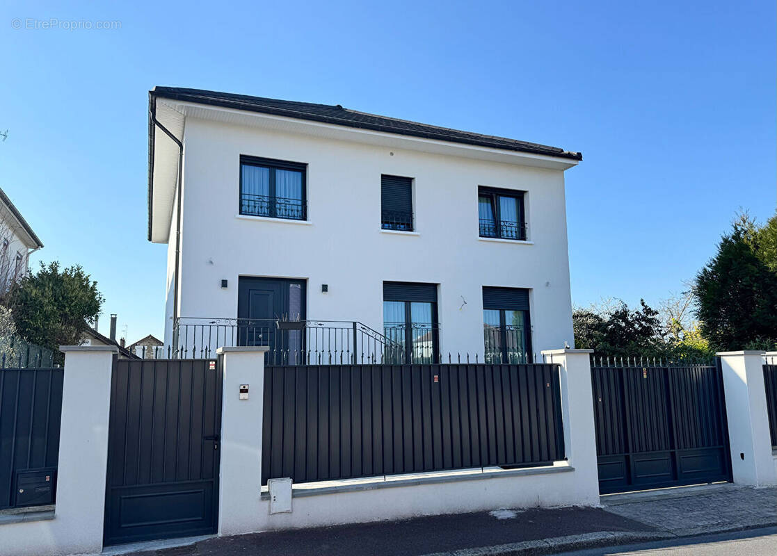 Maison à SAINT-GRATIEN