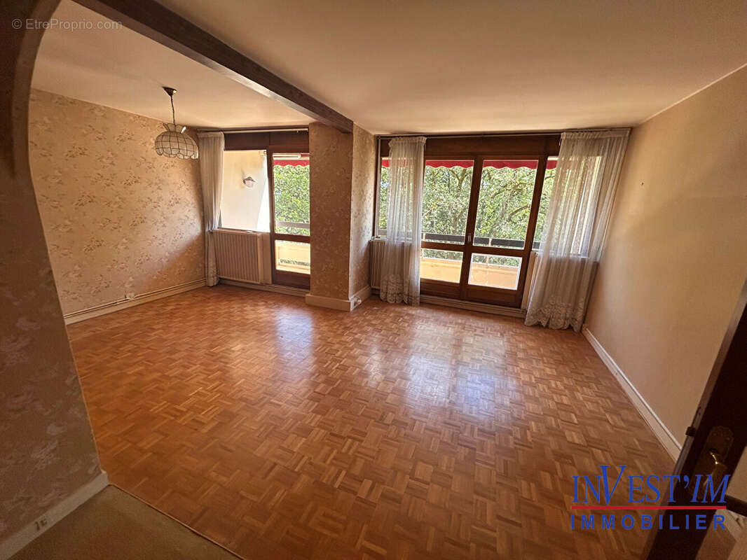 Appartement à SAINT-GENIS-LAVAL