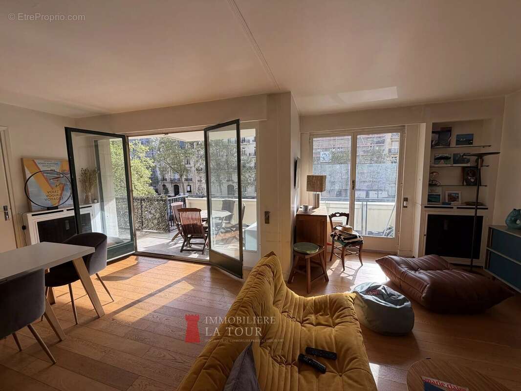 Appartement à PARIS-16E