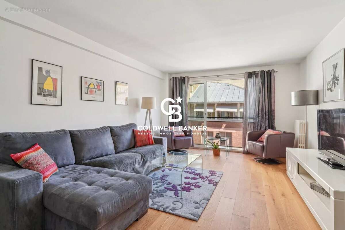 Appartement à PARIS-16E