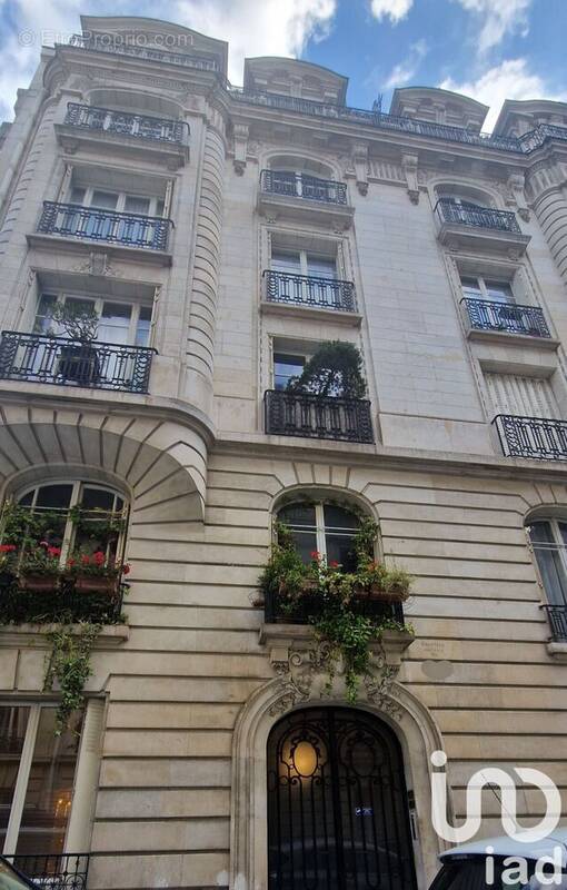 Photo 1 - Appartement à PARIS-8E