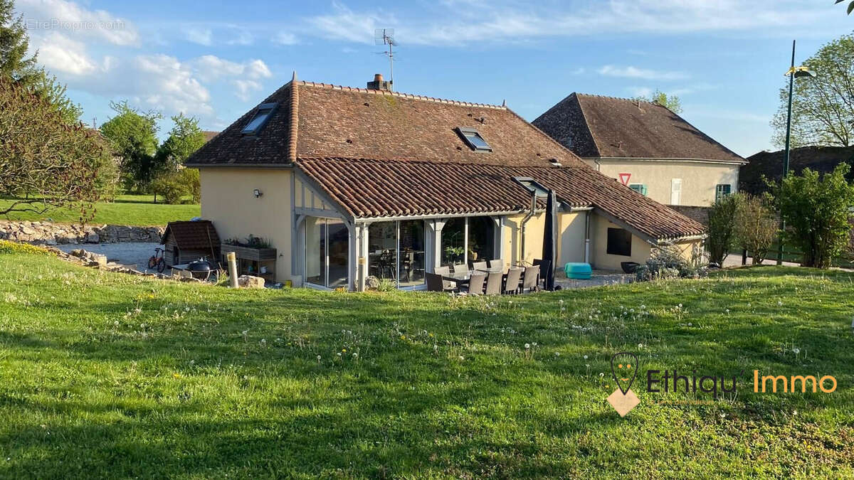 vue de derrière - Maison à MOLINS-SUR-AUBE