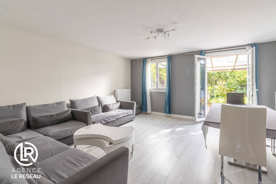 Maison à VERT-SAINT-DENIS