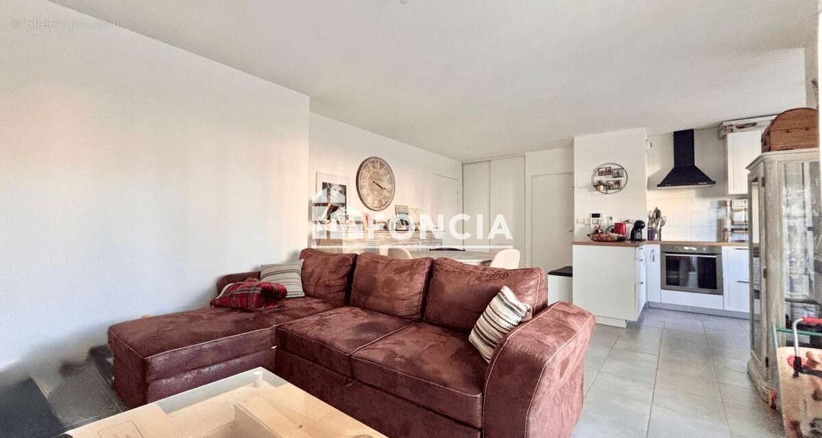 T3 avec terrasse, piscine, climatisation & 2 parkings – Aucun travaux - LOCAL A VELO - photo 3