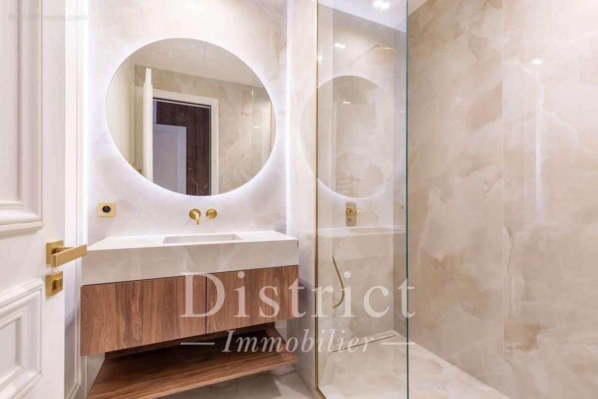 Appartement à PARIS-8E