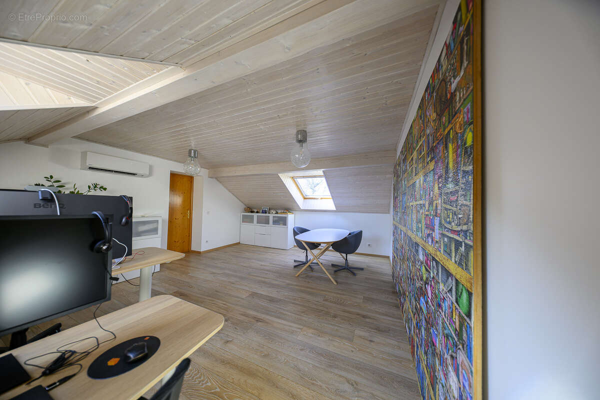 Maison à PERON