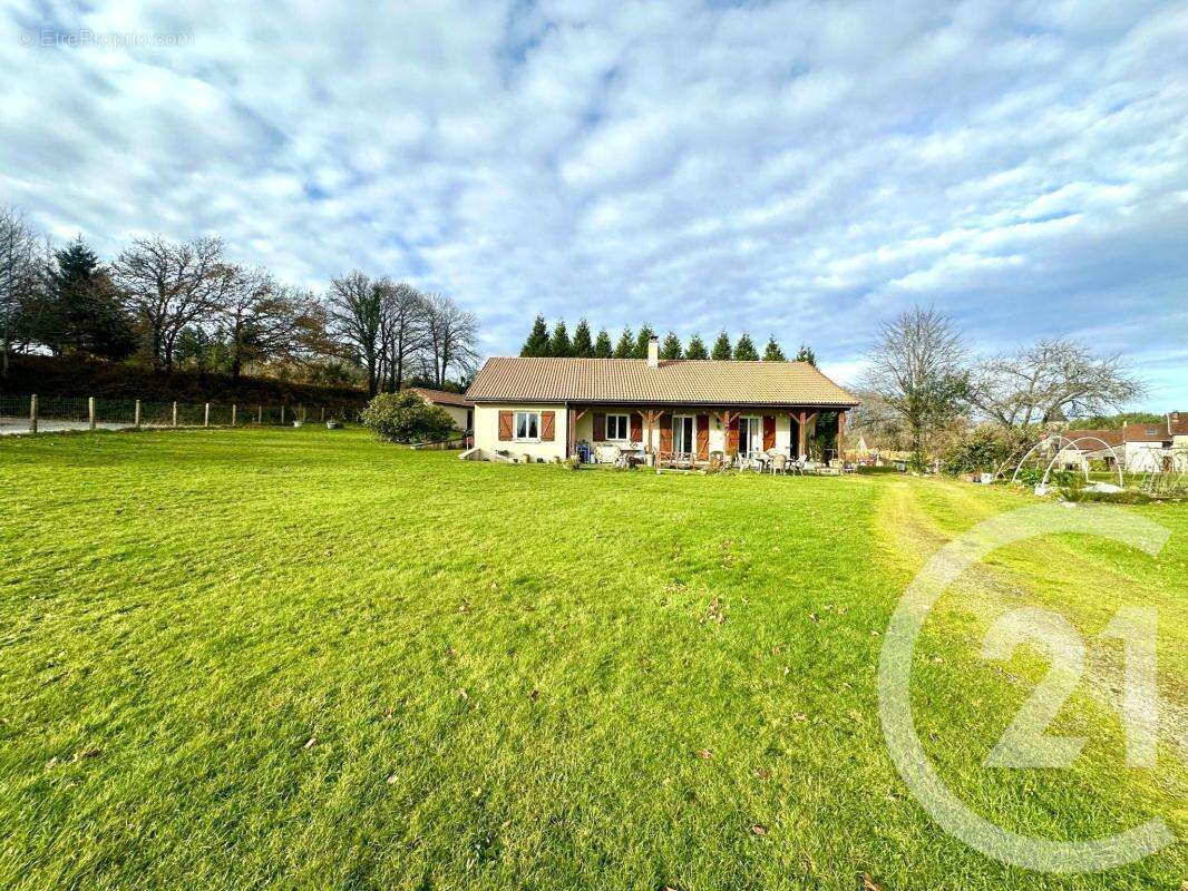 Maison à SAINT-LEGER-LA-MONTAGNE