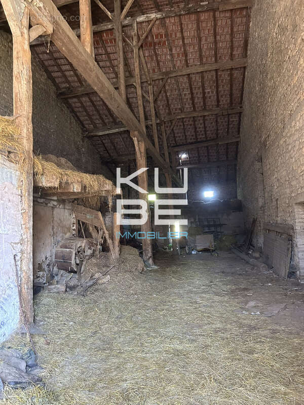 À vendre   Ensemble immobilier avec maison et 3 granges à rénover   Morville-sur-Nied - photo 2