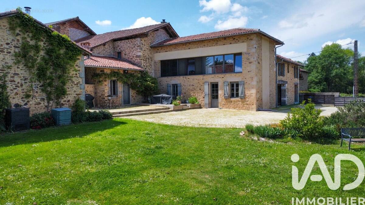 Photo 1 - Maison à ROCHECHOUART