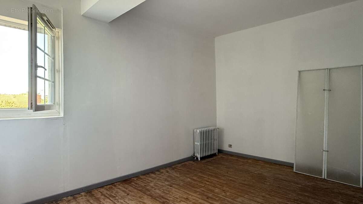 Maison à SAINT-COSME-EN-VAIRAIS