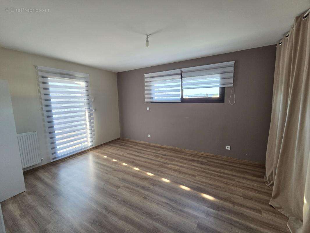 Maison à MONTELIMAR