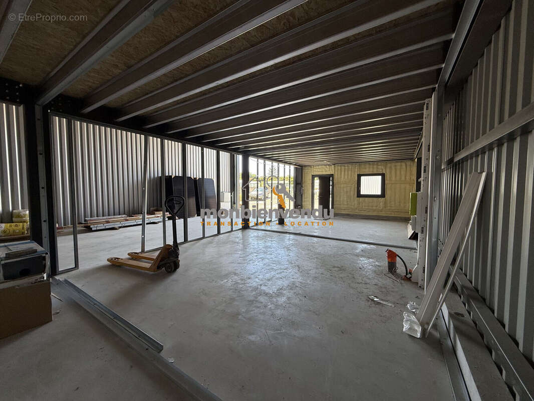 Commerce 222 m² à Ytrac  - photo 5