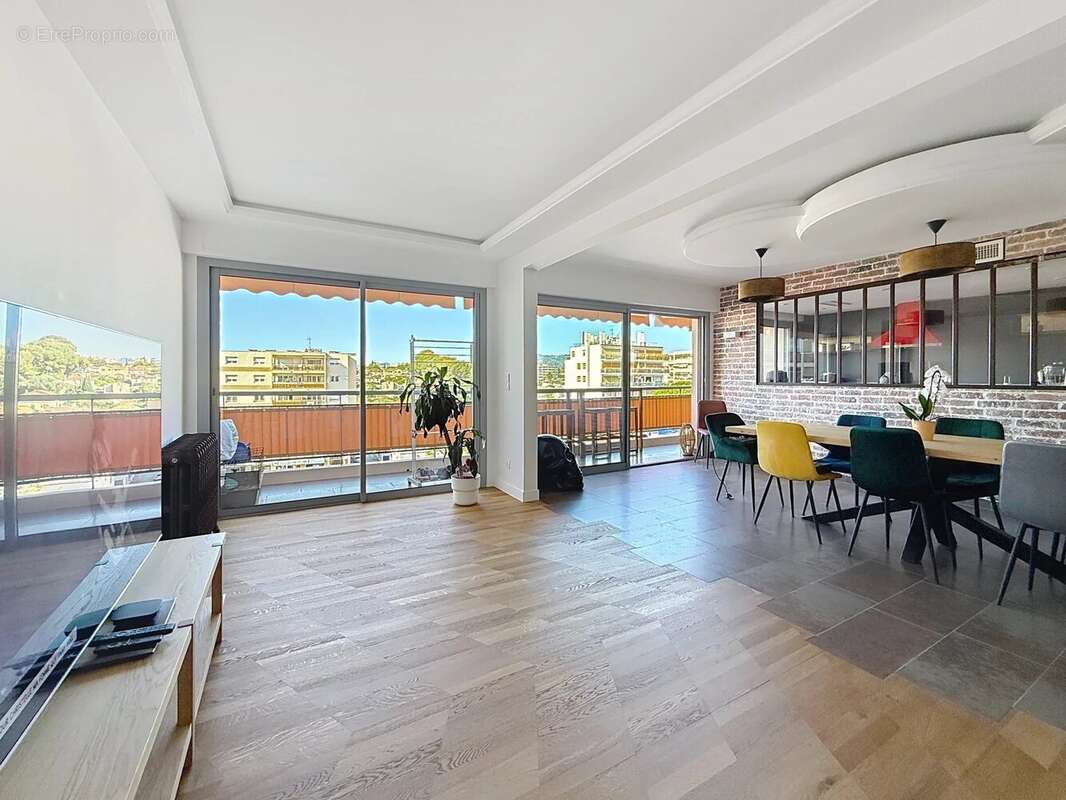 Appartement rénové de 115 m² Dernier etage au Cannet  - photo 2