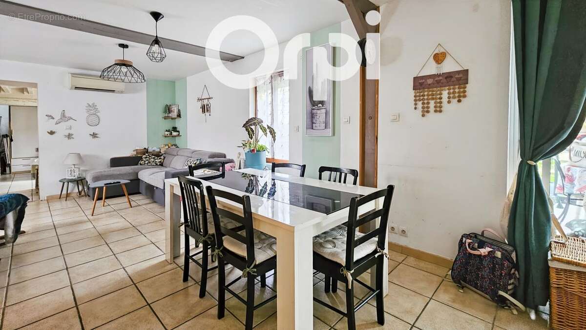 Maison à MOYENNEVILLE